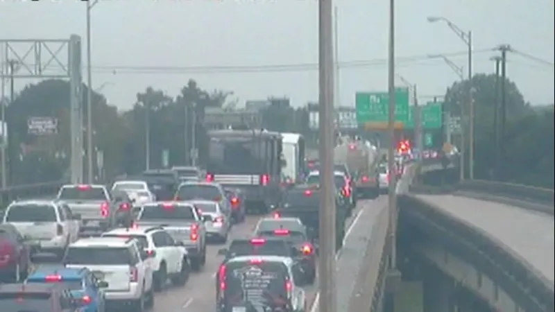 All lanes on I-110 Southbound closed near Plank Road following crash