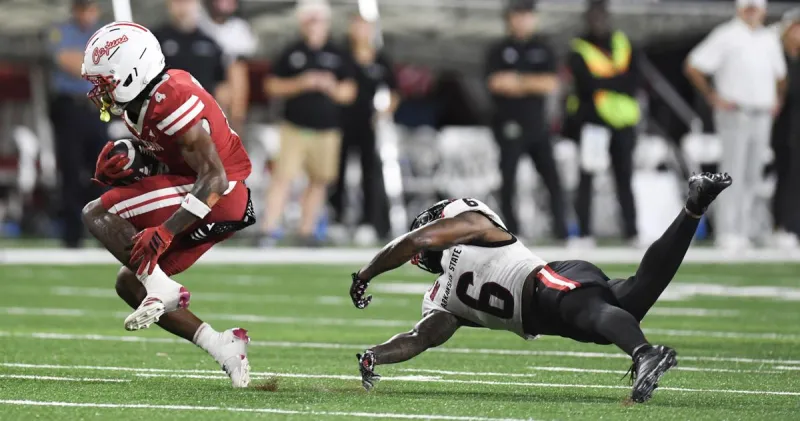 UL's offense carries the larger load this time for homecoming win