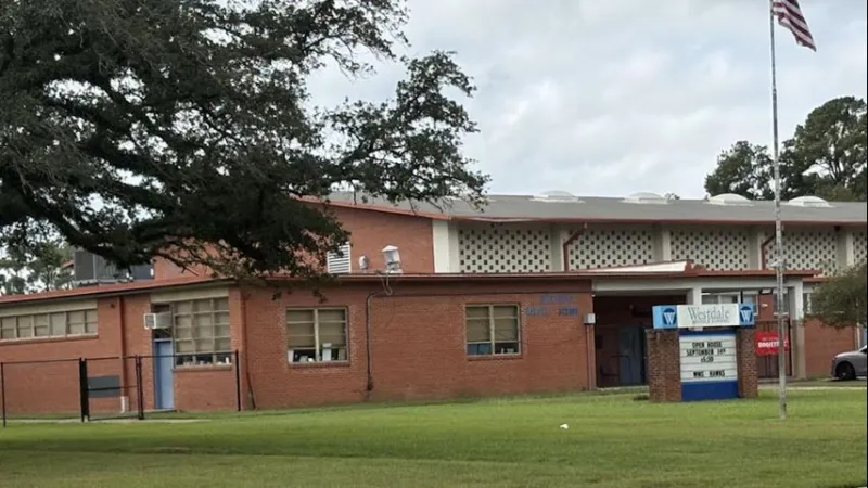 2 Westdale Middle School students arrested after threatening each other, deputies say