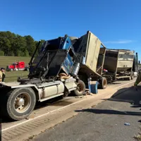 2 big rigs crash on I-49 north of Shreveport; both southbound lanes closed