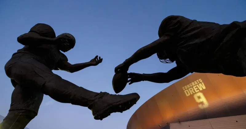 Before Saints-Falcons game, fans honor anniversary by paying respect at Steve Gleason's statue
