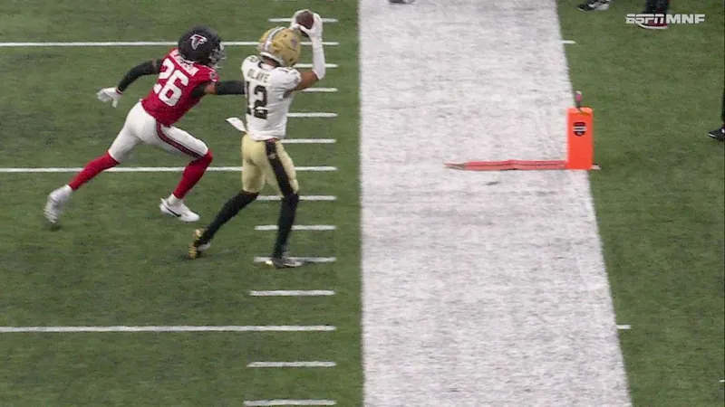 Chris Olave's toe-tap catch moves chains while also getting Saints into red zone