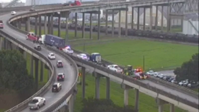 TEAM 2 TRAFFIC: Entrance ramp from La. 1 North in Port Allen to I-10 east blocked due to stalled truck