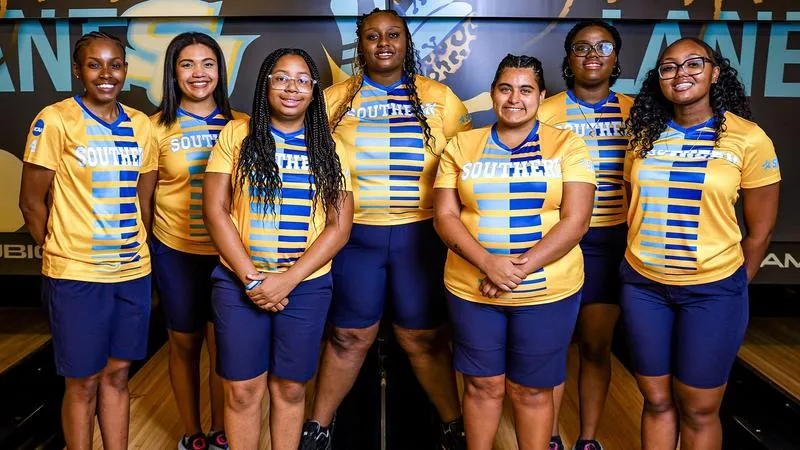 Bowling Opens Season at Colonial Lanes Classic