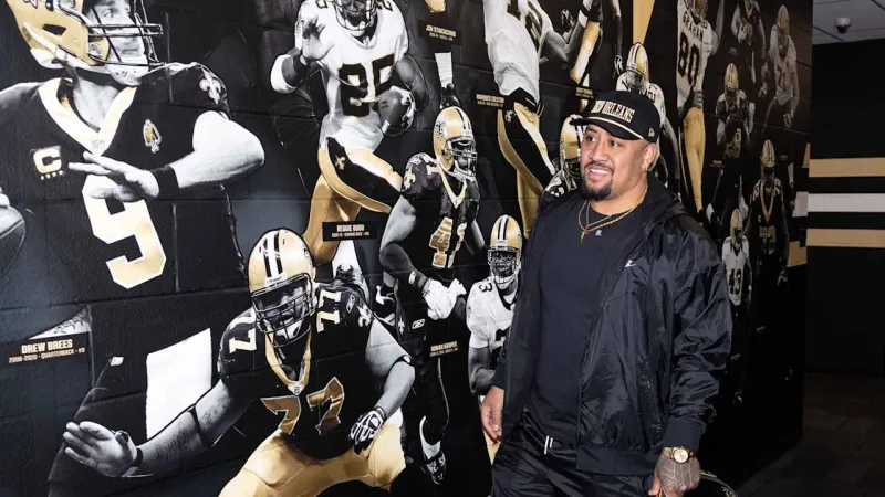 Photos: WWE Superstar Solo Sikoa visits the Saints