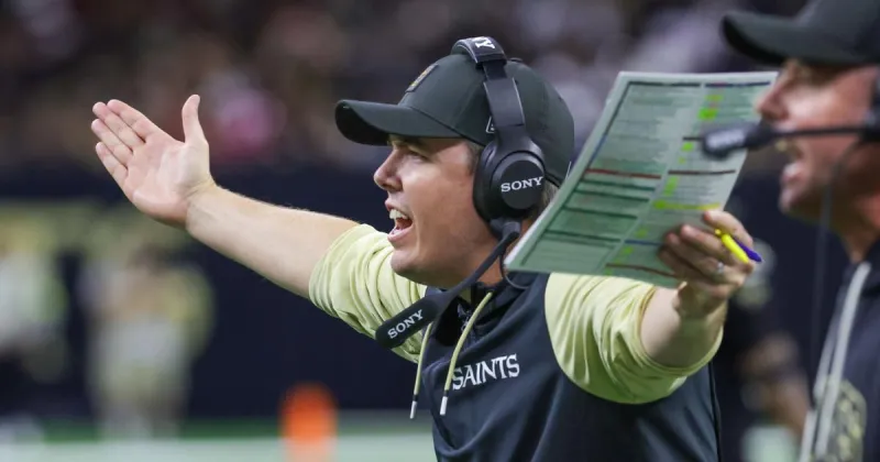 Jeff Duncan: Kellen Moore doesn't need to throw a fit. But he does need to throw caution to the wind