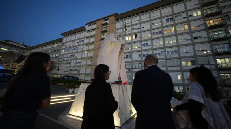 Pope Leo leaves Rome's Gemelli hospital 4 days after lung cancer surgery