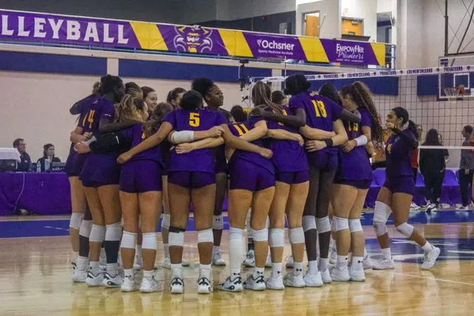Privateers Defeated by UIW in Three Sets