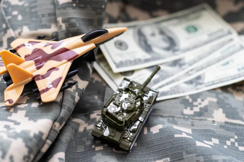 Roundup: Musk's big giveaway / Billions behind security / Oil's tug-of-war