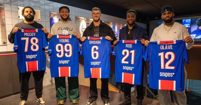 Saints players get star treatment at PSG-Barcelona soccer match in Champions League