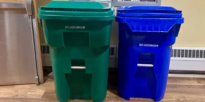 Marblehead shifting to town-issued trash bins