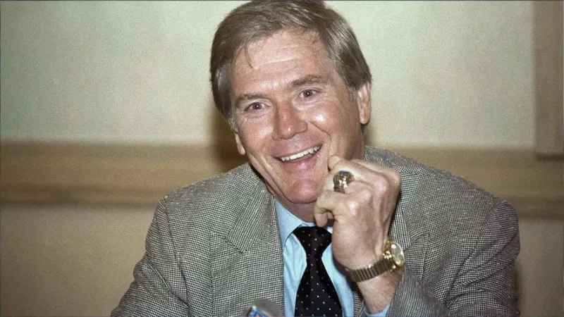 Former Patriots head coach and Hall of Famer, Raymond Berry, dies at the age of 93