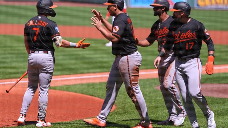 Orioles score 6 runs in the 1st inning to beat the Red Sox 8-2