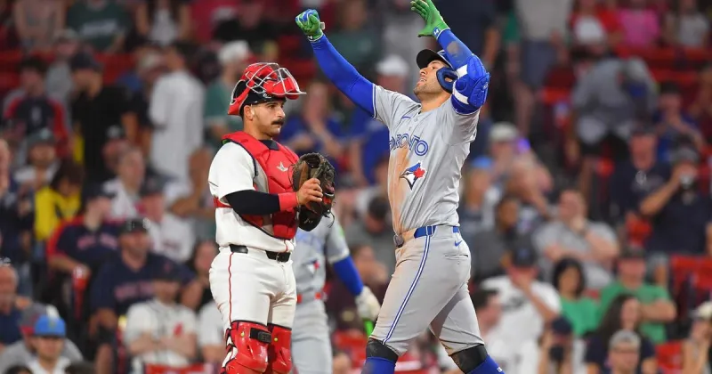 Blue Jays back Cease with 3 homers in 6-1 victory over Red Sox at Fenway