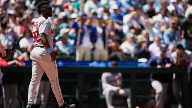 Red Sox can't complete series sweep, fall to Mariners 3-1