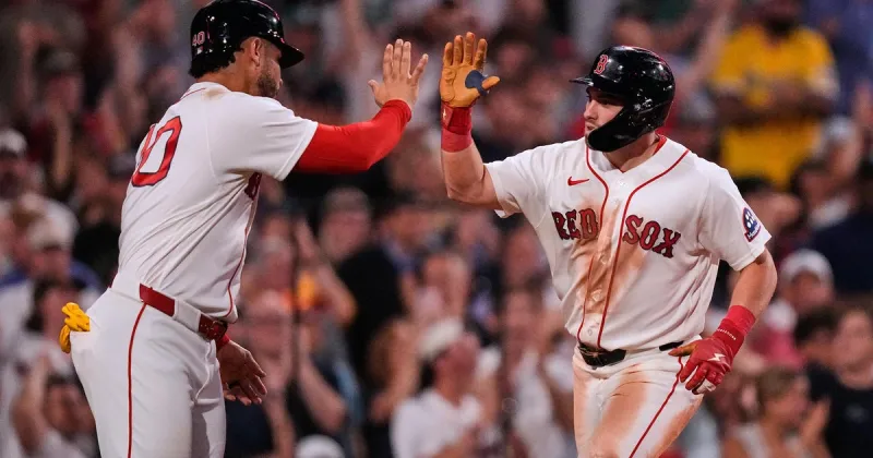 Durbin homers to break tie in the Red Sox's 6-3 win over the Yankees