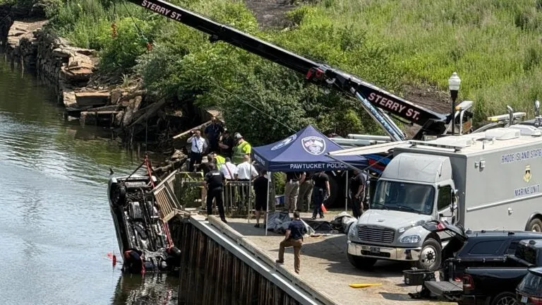 Car carrying family of 3 pulled from Seekonk River in Rhode Island