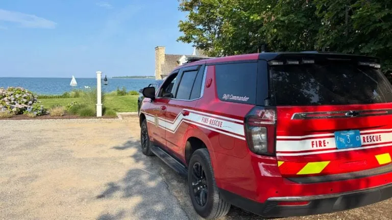 Duxbury man drowns while swimming to his boat