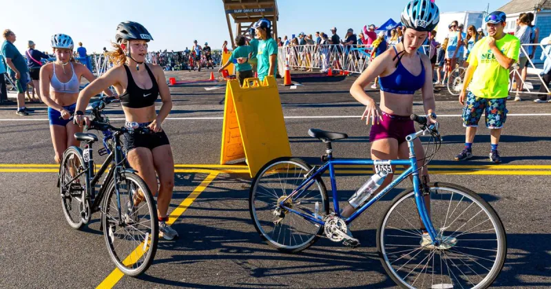 Profis, Bullock Win Triathlon