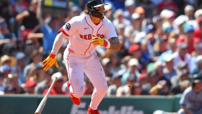 Surging Red Sox topple Blue Jays 6-1
