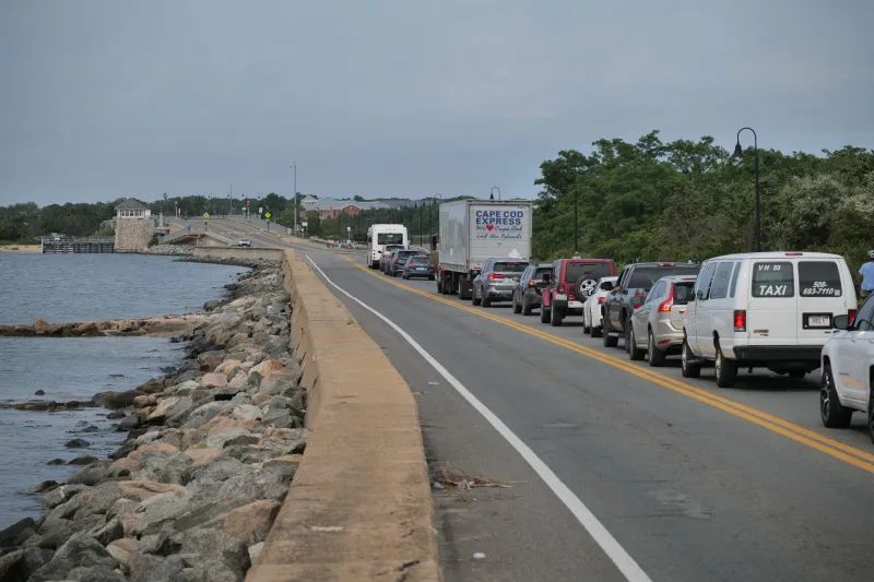 Traffic builds up in Tisbury as drawbridge malfunctions