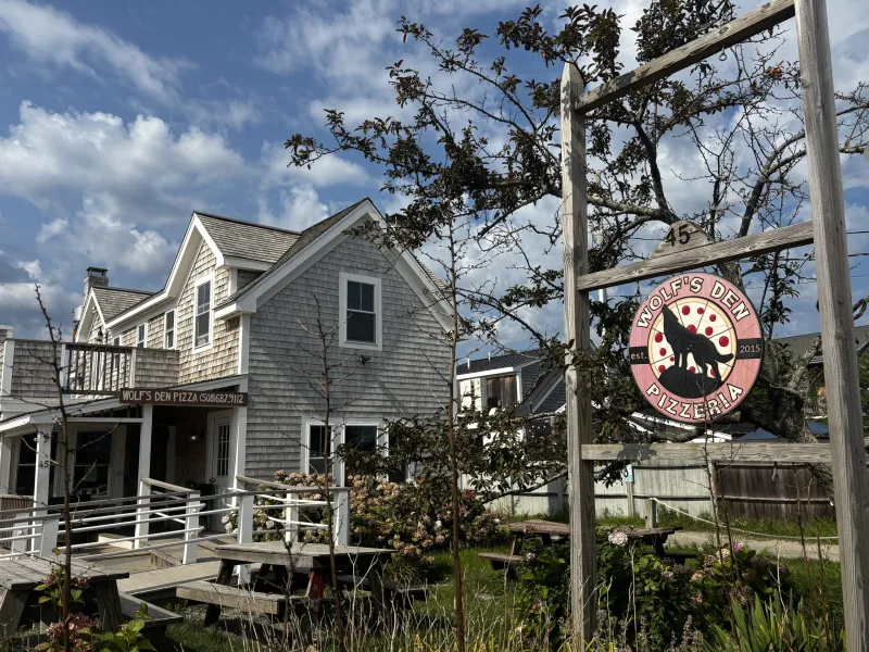 Tisbury health board closes pizzeria for unpermitted refrigerator