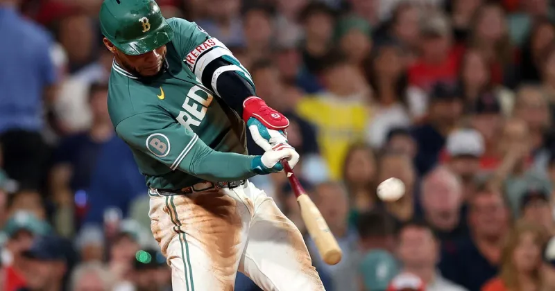 Contreras hits 3-run homer, Red Sox outlast Giants 6-4 in Rafael Devers' return to Fenway