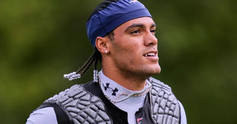Christian Gonzalez describes ongoing contract talks with Patriots as "frustrating"