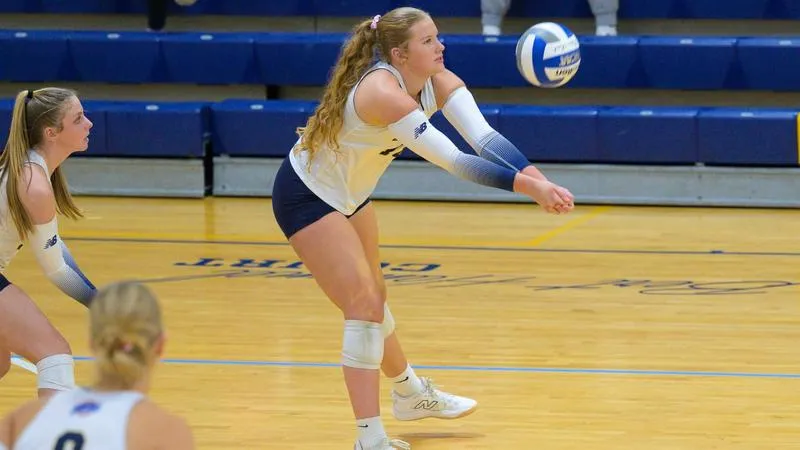 Women's Volleyball Stopped By FAU In Season Opener