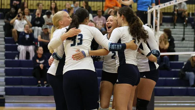 Volleyball Sweeps Salem State in Season-Debut