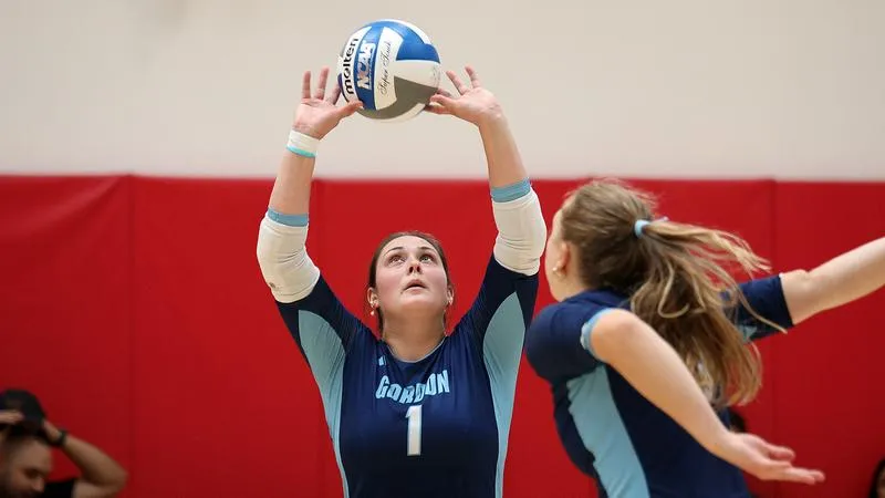 Volleyball Powers Past Chapman, Falls to Whittier