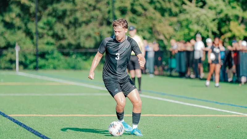 Men's Soccer Narrowly Defeated by Massachusetts Maritime, 2-1
