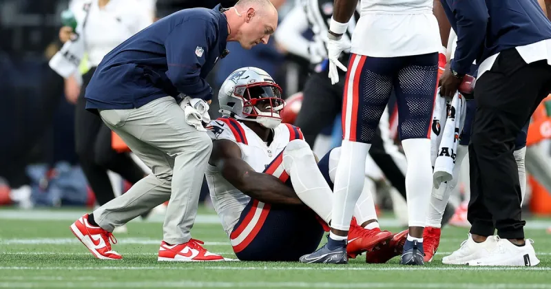A.J. Brown reportedly suffered high-ankle sprain in Patriots debut, expected to miss 4 weeks