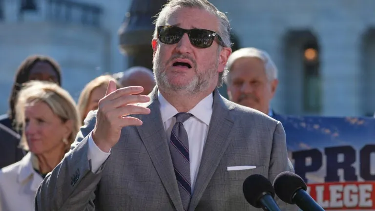 A sweeping college sports overhaul bill clears early hurdle in Senate vote