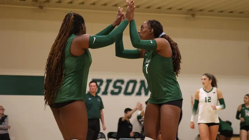 Women's Volleyball Splits at Saint Joseph's (Maine) Tri Match