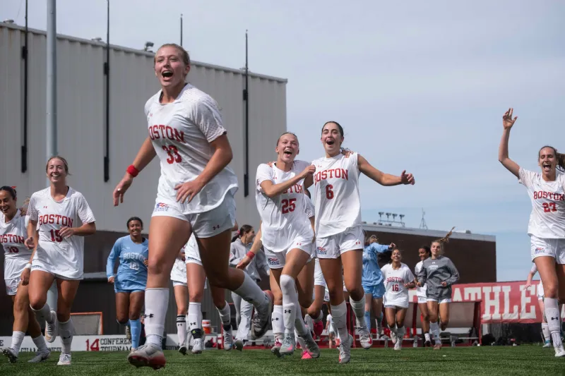 Last-ditch goals lifts women's soccer over Navy