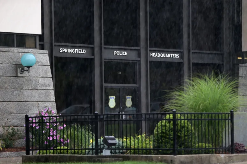 Springfield restaurant owner allegedly assaulted, pointed gun at teens accused of walking out on check
