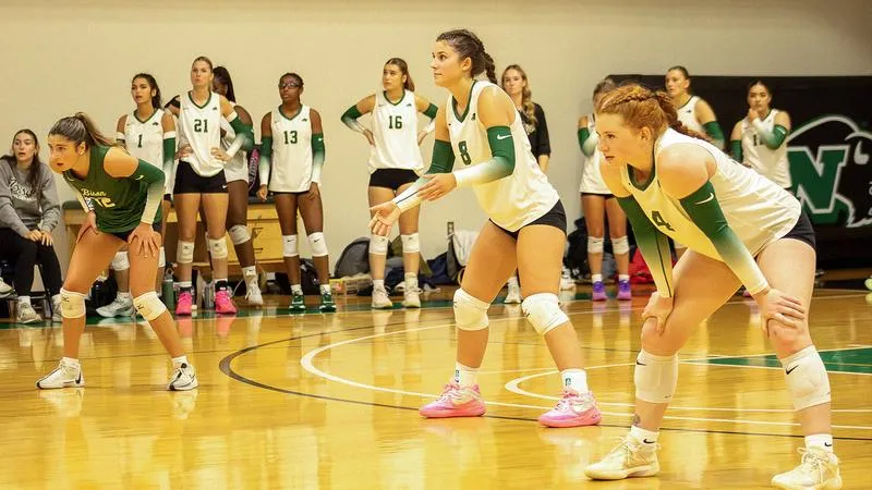 Women's Volleyball Sustains Close Loss