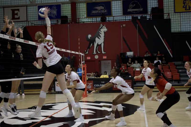 Volleyball ends first conference series with two straight losses