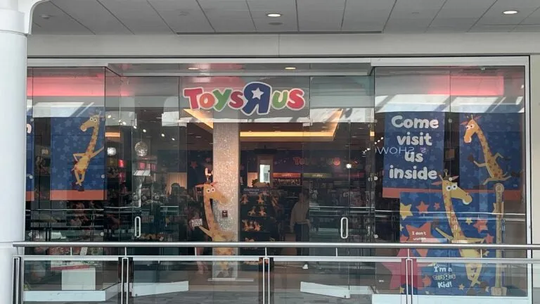 Toys R Us is coming back to standalone stores. Here's where in Mass.