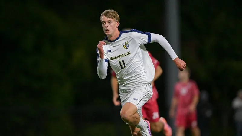Men's Soccer Rescues Draw Against Niagara