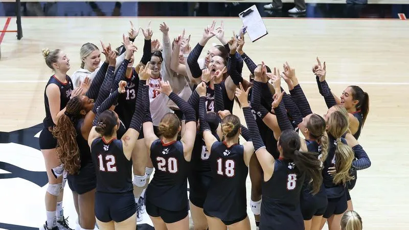 Huskies Outlast Aggies In Five-Set Battle