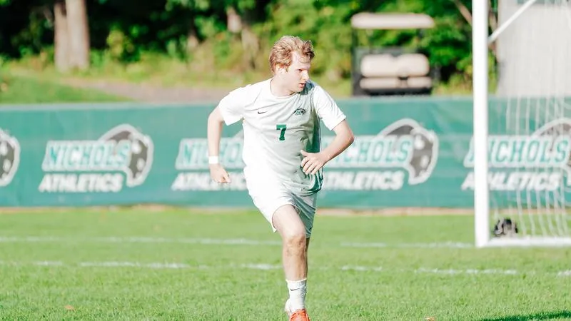 Avery Morse Hat-Trick Lifts Men's Soccer Over UNE, 4-2