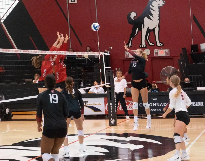 Harvard Women's Volleyball Stays Perfect in Ivy League Opener