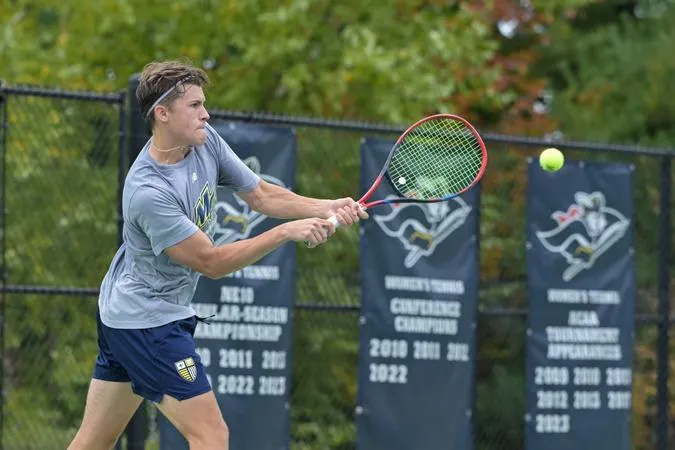 Men's Tennis fall to the Penman