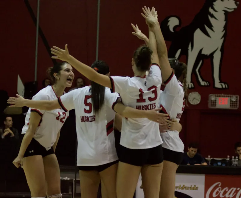 Volleyball snaps home losing streak, overcoming the Aggies