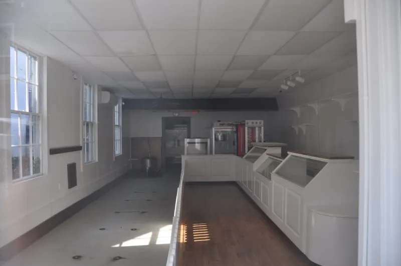 Murdick's closes Island storefronts