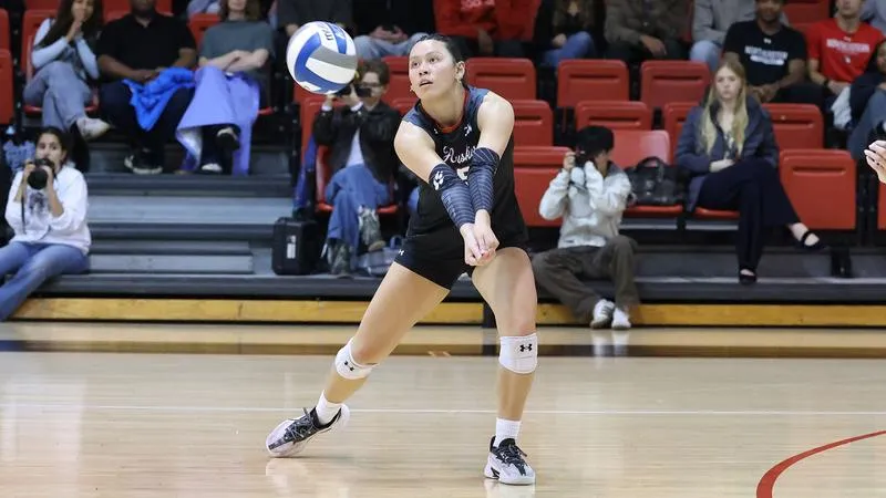 Volleyball Drops Four-Set Match At UNCW