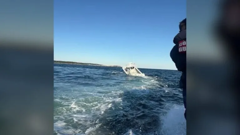 Man killed, another missing after boat crashes near North Shore beach