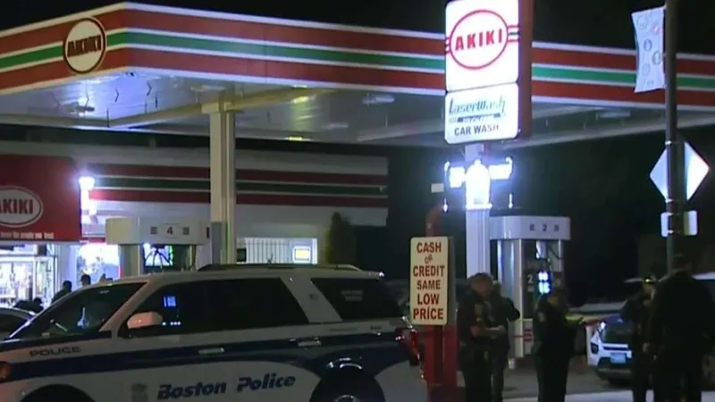 Police searching for gunman in connection with deadly shooting in Hyde Park